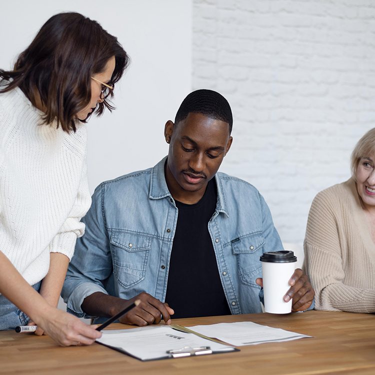 medium-shot-people-discussing-business
